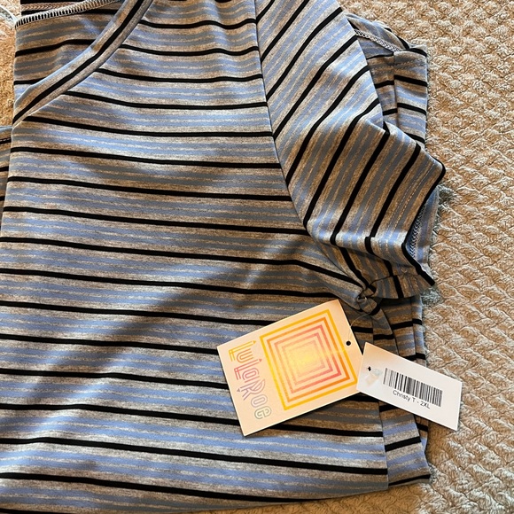 LulaRoe Christy T - Picture 4 of 5